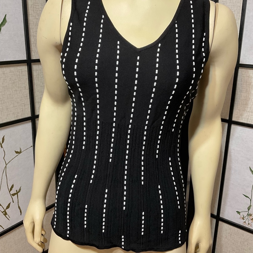 White House Black Market Sleeveless Fitted Top Size XS